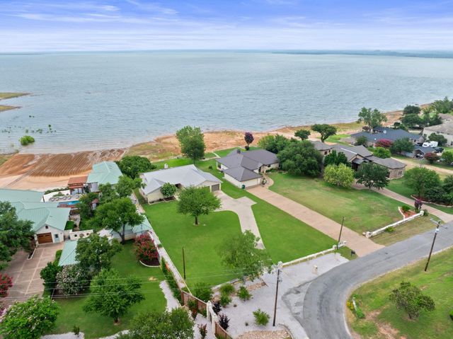 $849,000 | 209 Senisa Drive | Buchanan Dam