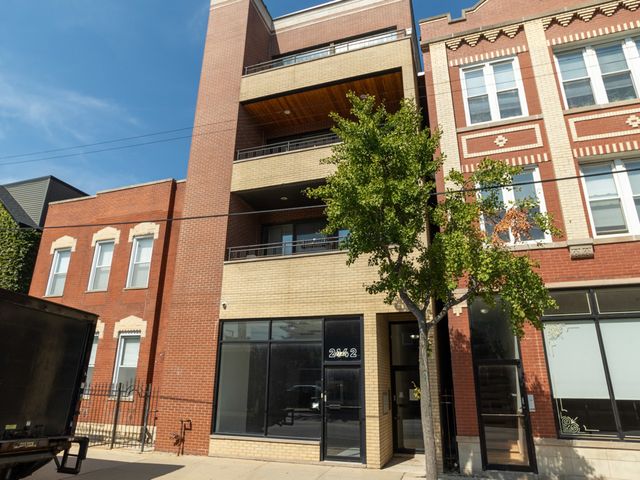 $449,900 | 2142 West Chicago Avenue, Unit 3 | Ukrainian Village