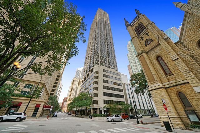 $3,200 | 30 East Huron Street, Unit 1904 | River North