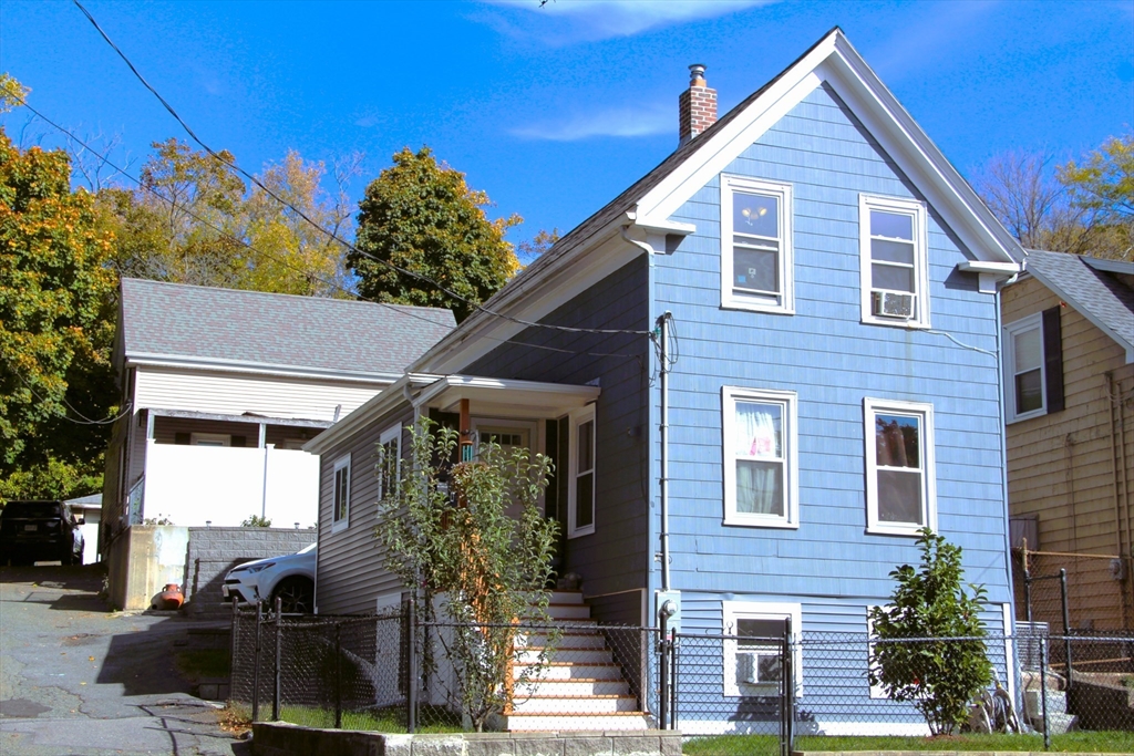 a view of a house with a yard