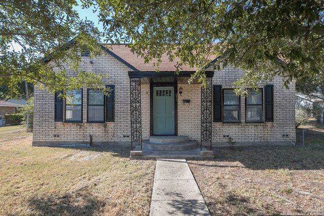 $195,000 | 611 North Johnson Street | Karnes City