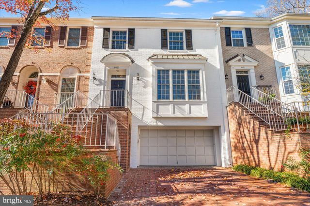 $985,000 | 8023 Quarry Ridge Way | Potomac