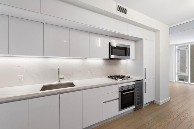 $3,500 | 505-513 West 43rd Street, Unit 4T | Hell's Kitchen