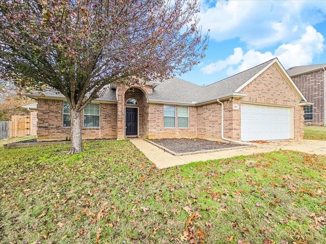 $399,900 | 3415 Ledbetter Court | Southwest Arlington