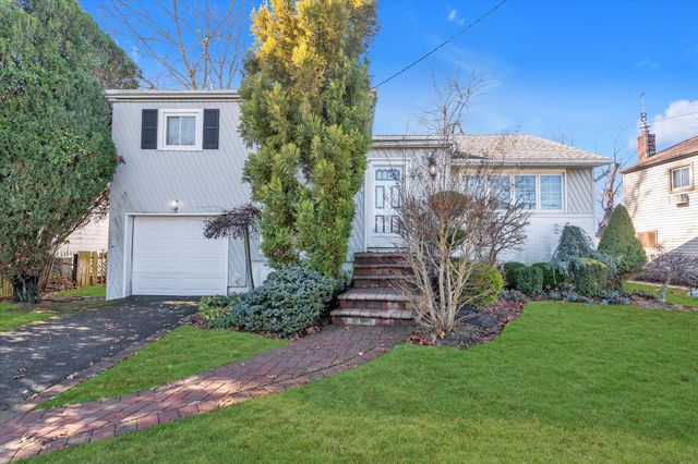 $649,000 | 2578 Lefferts Place | Bellmore