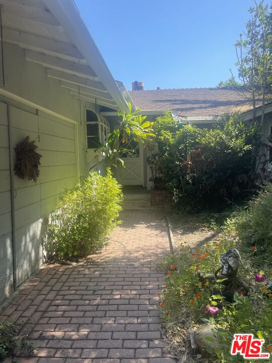 a view of a back yard of the house