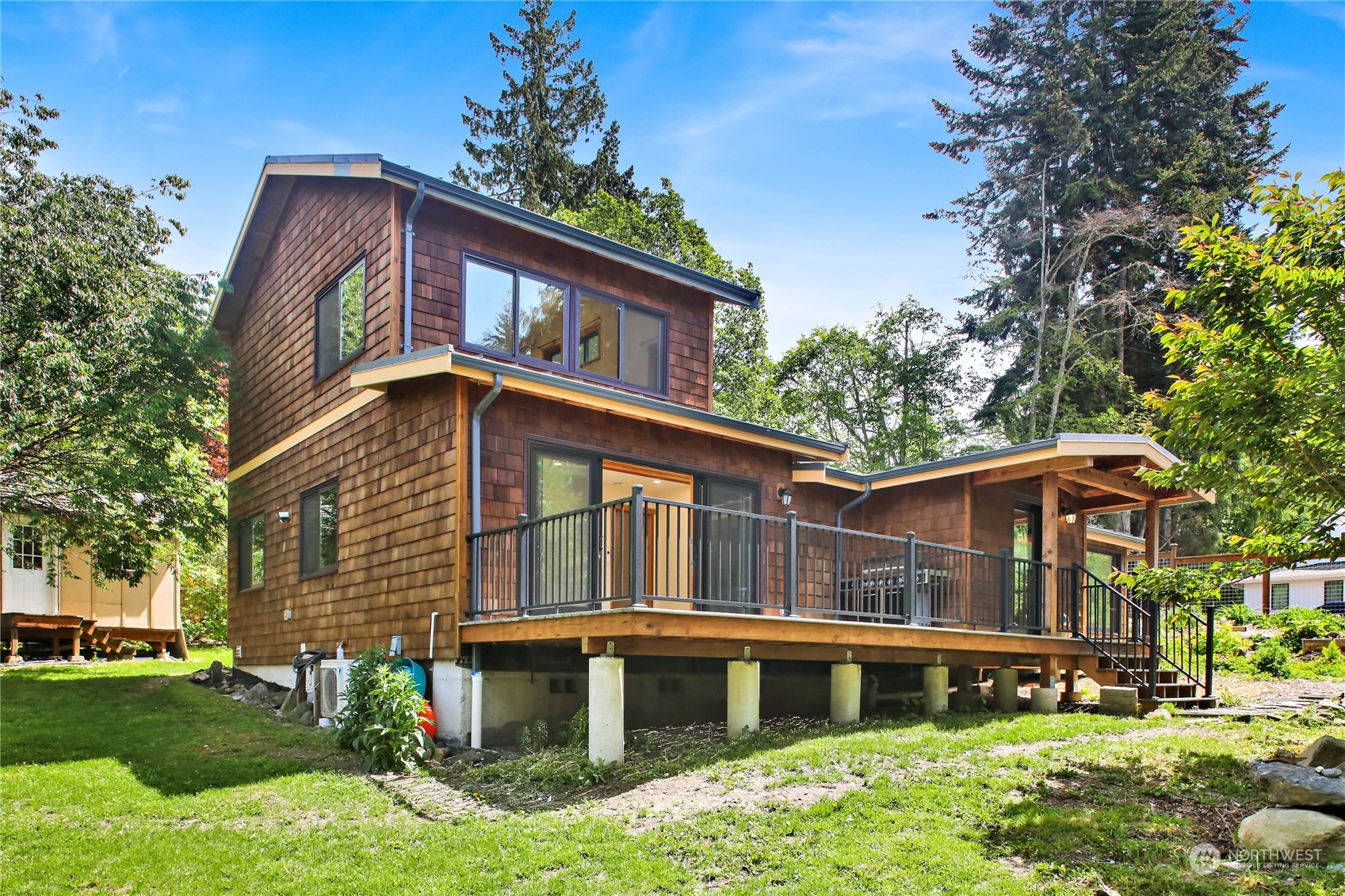 a view of a house with a yard