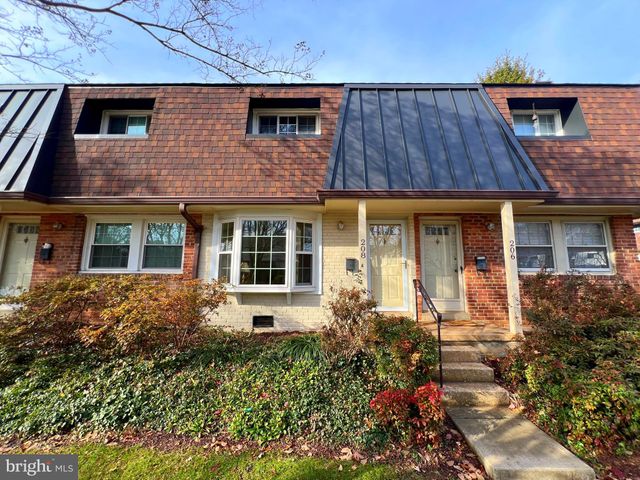 $499,900 | 208 South Virginia Avenue, Unit 76 | Falls Church