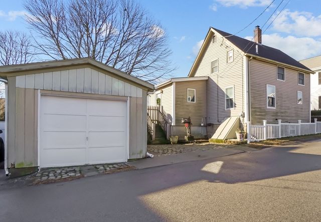 $339,900 | 39 Carr Fall River | Flint