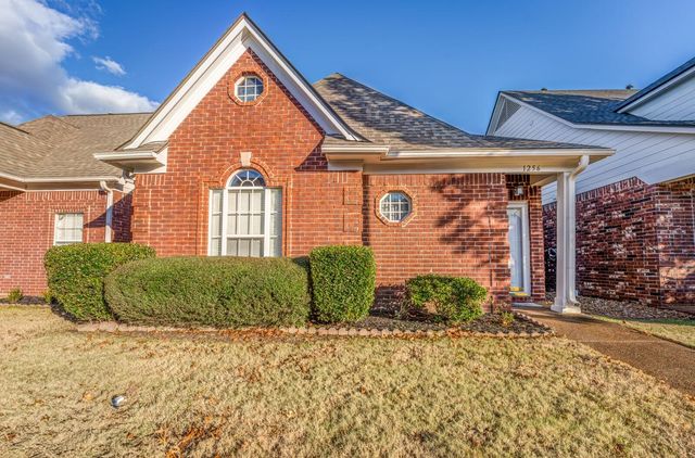 $292,500 | 1256 Oak Creek Drive | Collierville