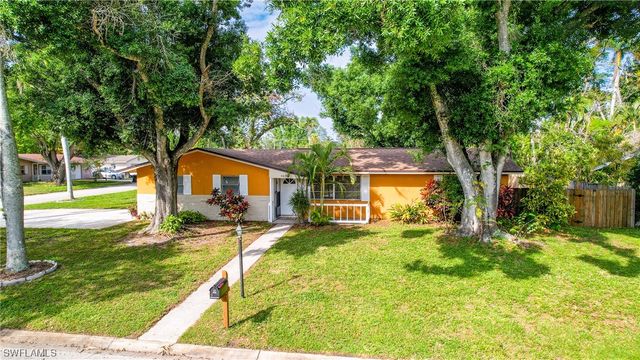 $359,900 | 4639 Siesta Circle | Fort Myers