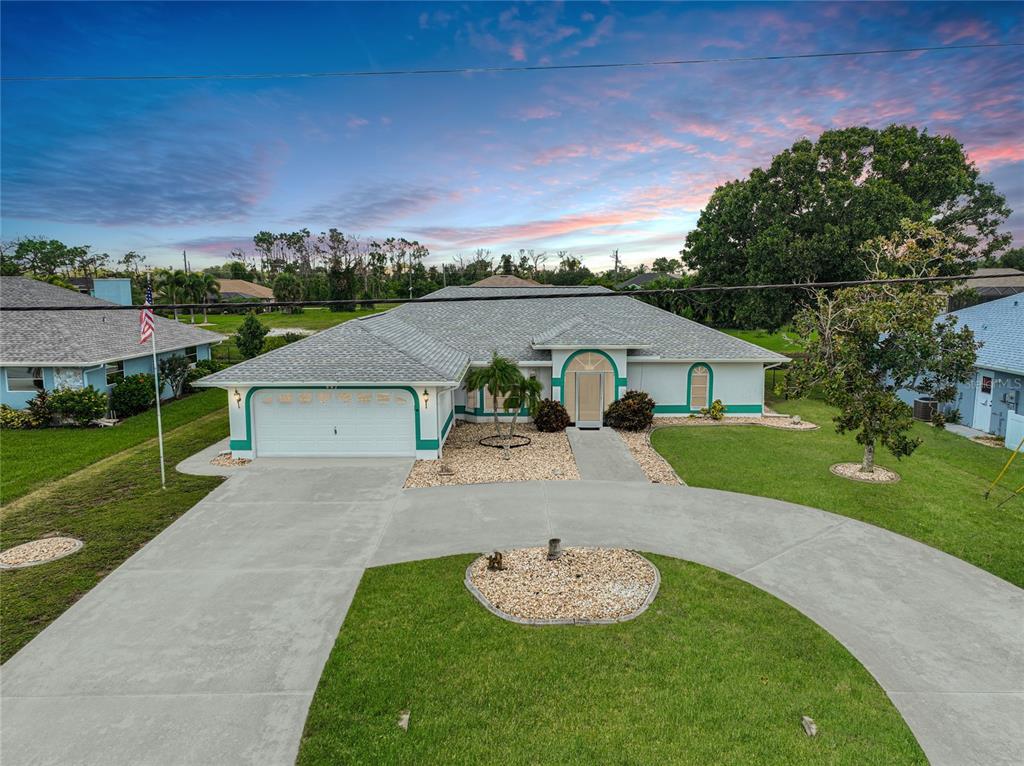 a view of a house with a yard