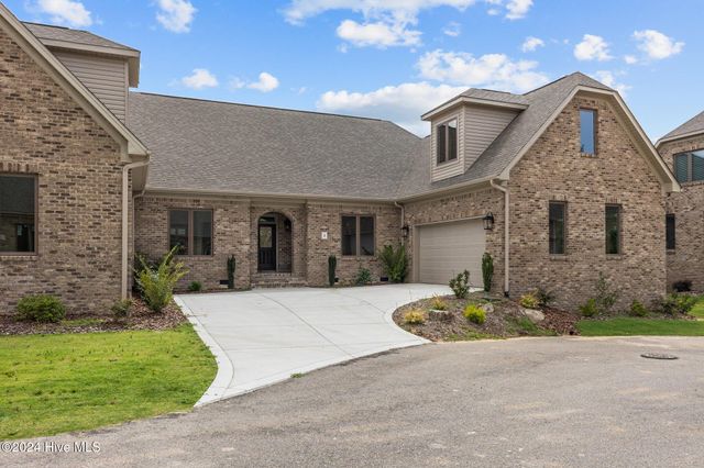 $764,000 | 5 Castle Brg Court | Pinehurst