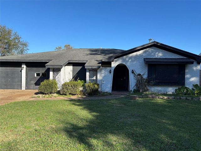 $159,000 | 5110 Royal Oak Drive | Texas City