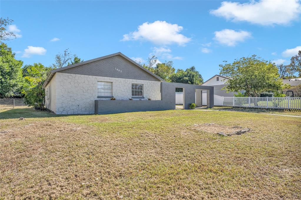 a view of a house with a yard