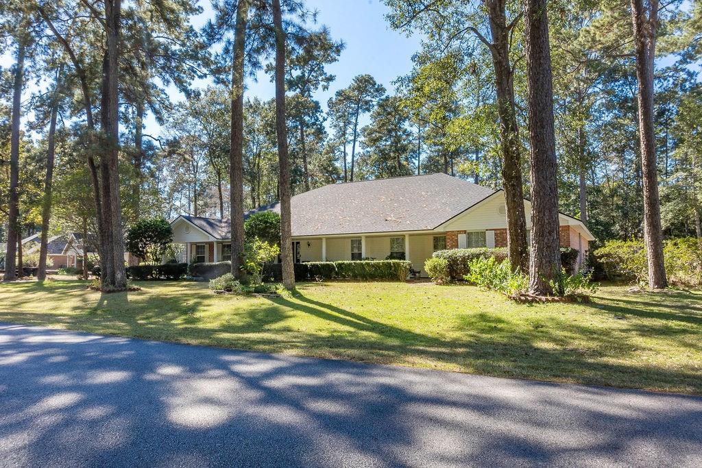 a view of a house with yard and trees