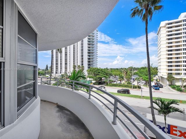 $345,000 | 5555 Collins Avenue, Unit 4S | Oceanside Plaza Condominiums