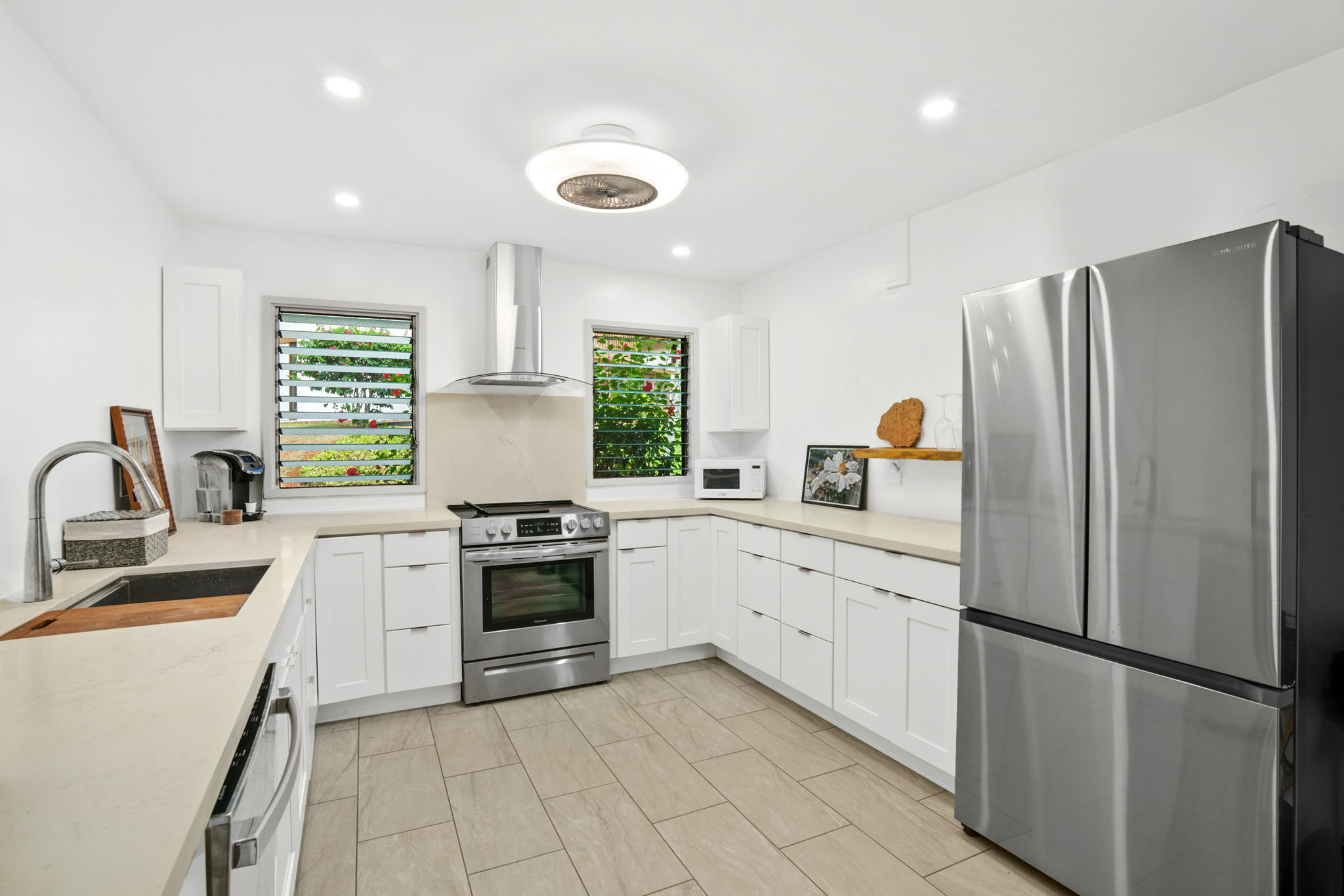 Fully remodeled, bright and spacious kitchen. Quartz countertops and a stove backsplash.