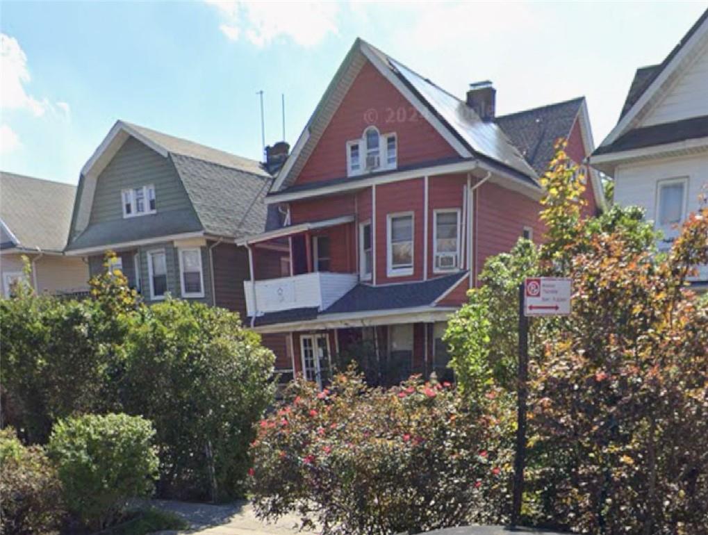 View of front facade with a balcony