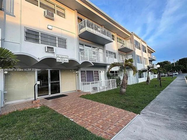 $1,700 | 16801 Northeast 14th Avenue, Unit 202 | Windward