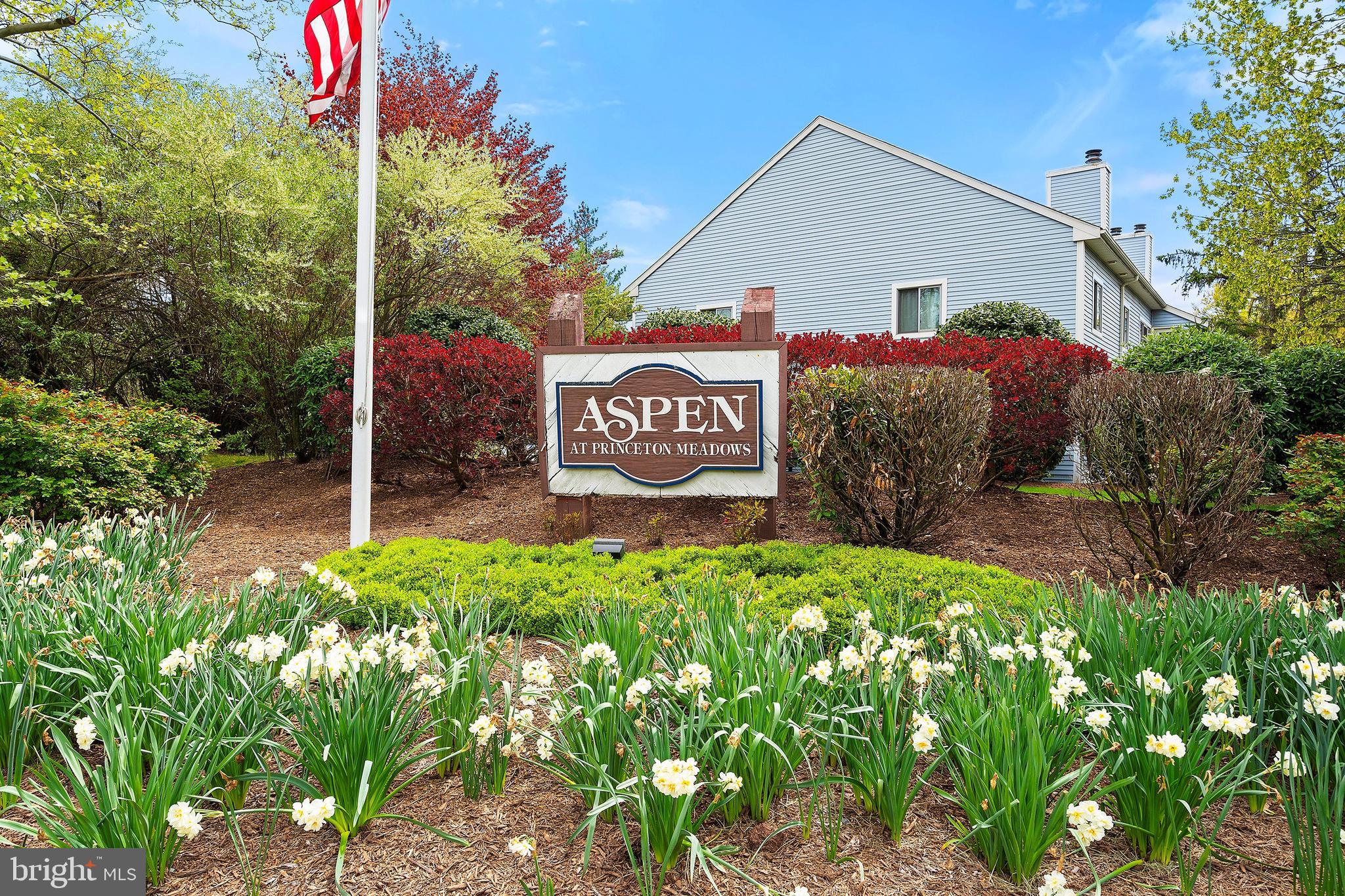 a view of sign board with yard