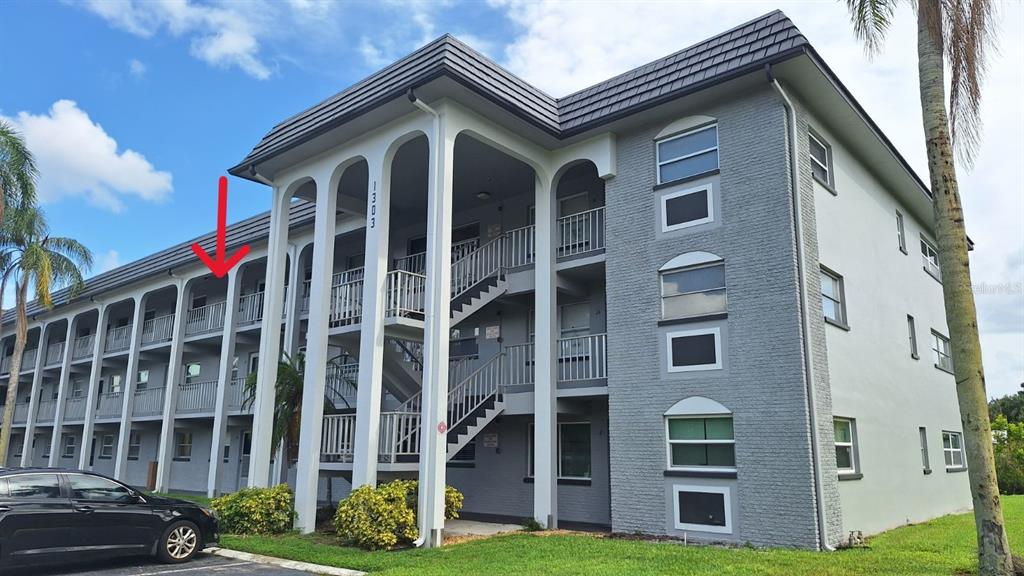 3rd flood condo with pool and pond views!