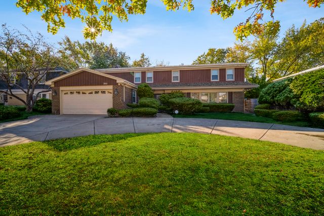 $925,000 | 3911 Medford Circle | Northbrook