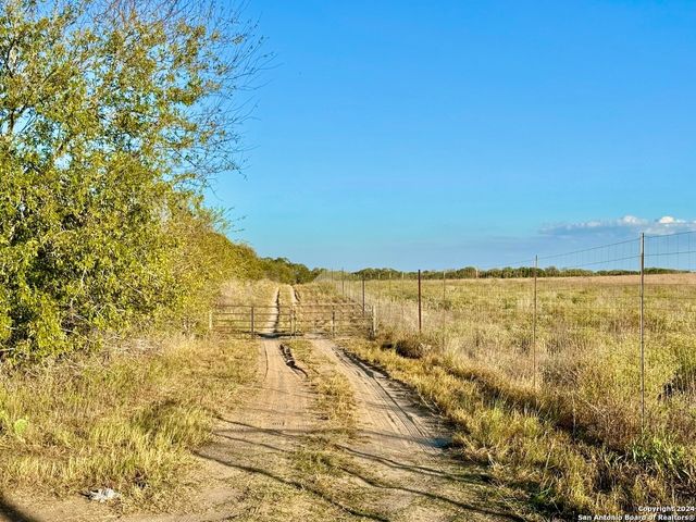 $533,000 | 777 Devine Tx 78016 | Devine