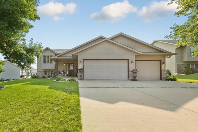 $370,000 | 2502 Hulett Avenue | Faribault