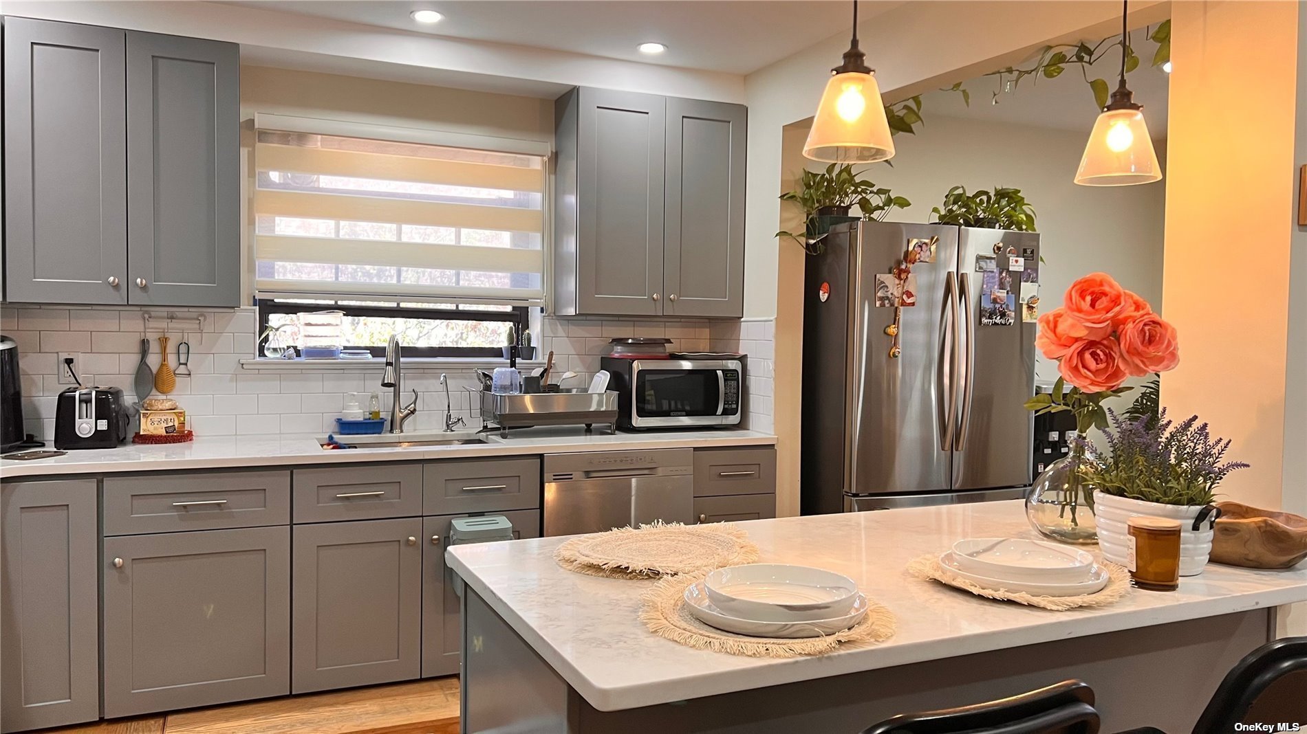 65 Kitchens with White Appliances (Photos)