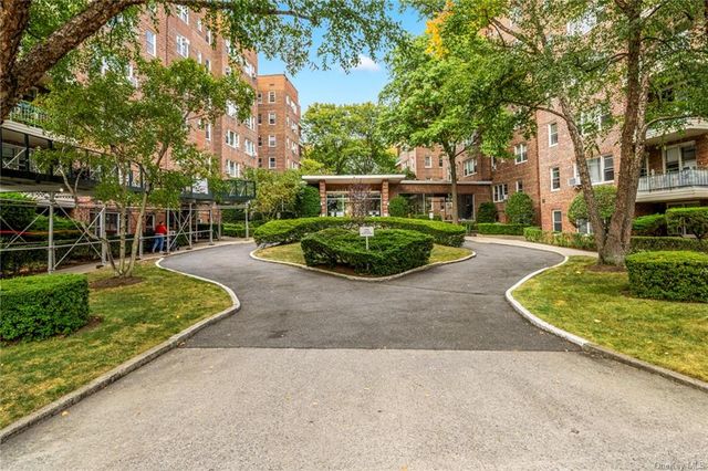 $365,000 | 3750 Hudson Manor Terrace, Unit 4DW | Riverdale