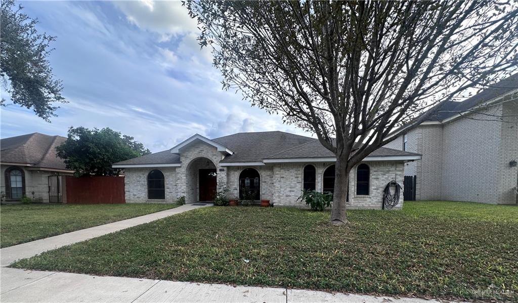 Ranch-style house with a front lawn