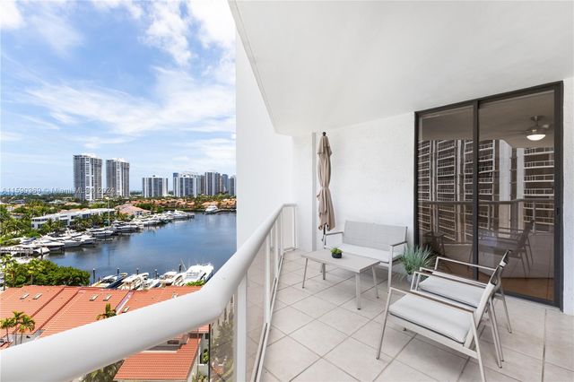 $518,000 | 3610 Yacht Club Drive, Unit 1005 | The Waterways