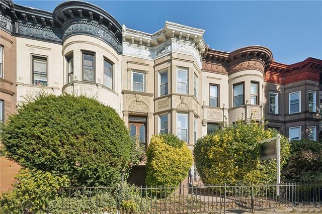 $1,950,000 | 231 Lincoln Road | Prospect Lefferts Gardens