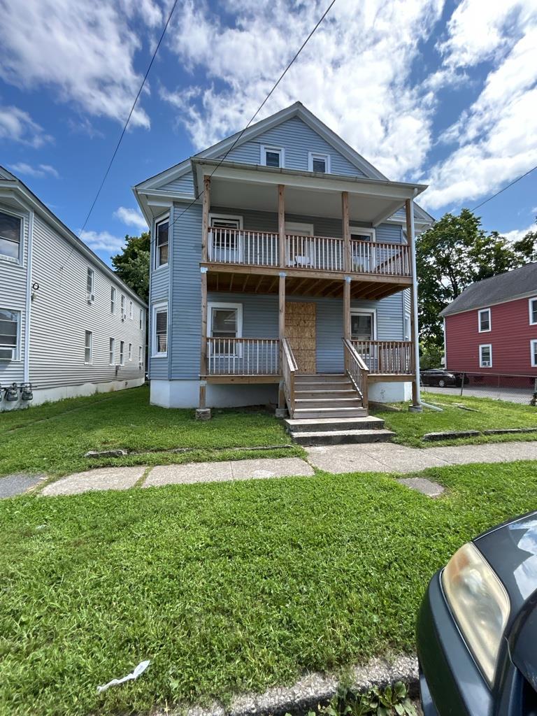 a view of a house with a yard