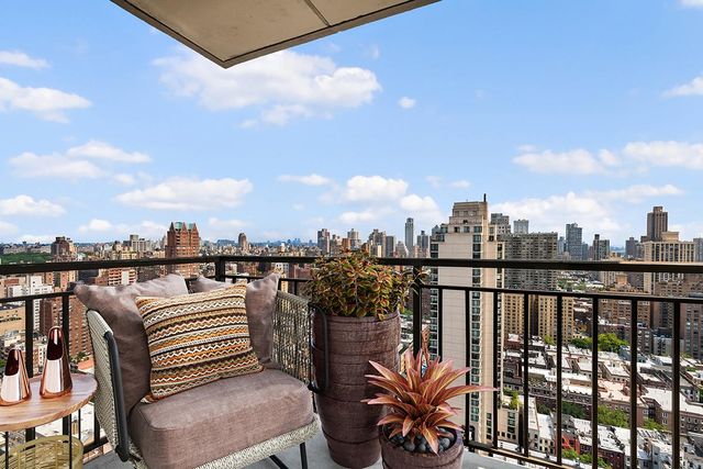 $6,795 | 300 East 75th Street, Unit 26O | Lenox Hill