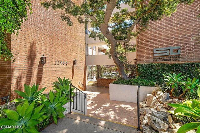 $725,000 | 11750 Sunset Boulevard, Unit 401 | Brentwood