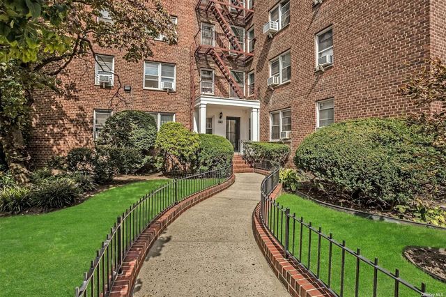 $288,000 | 81-05 35th Avenue, Unit 4L | Jackson Heights