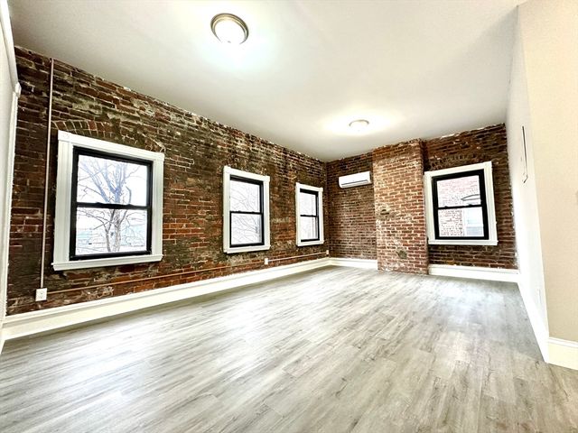 $2,500 | 22 Pompeii Street, Unit 2 | Roxbury