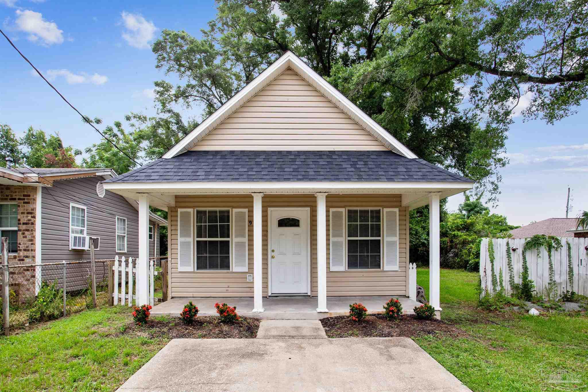 a view of a house with a yard