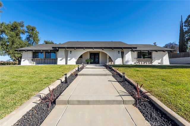 $1,199,000 | 17221 Ranchero Road | Woodcrest