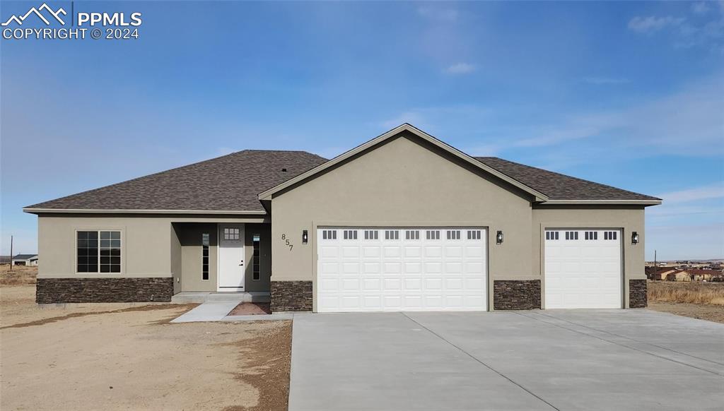 a view of a house with a yard and garage