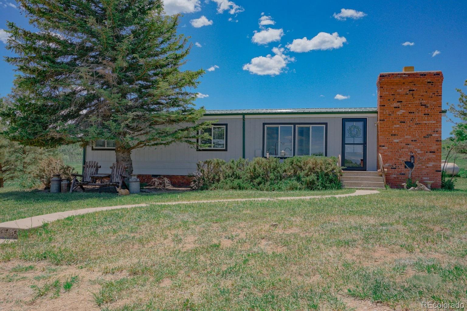 a view of a house with a backyard