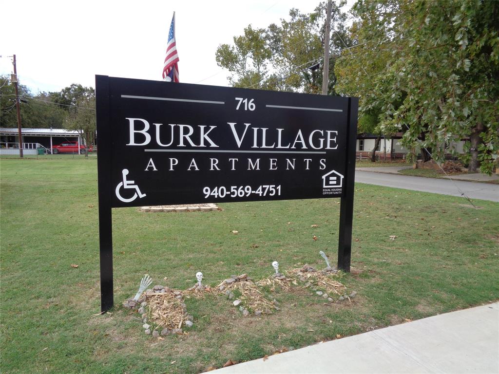 a view of a park with welcome board