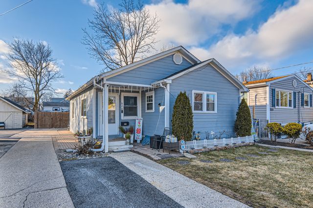 $210,000 | 928 Pine Street | Waukegan