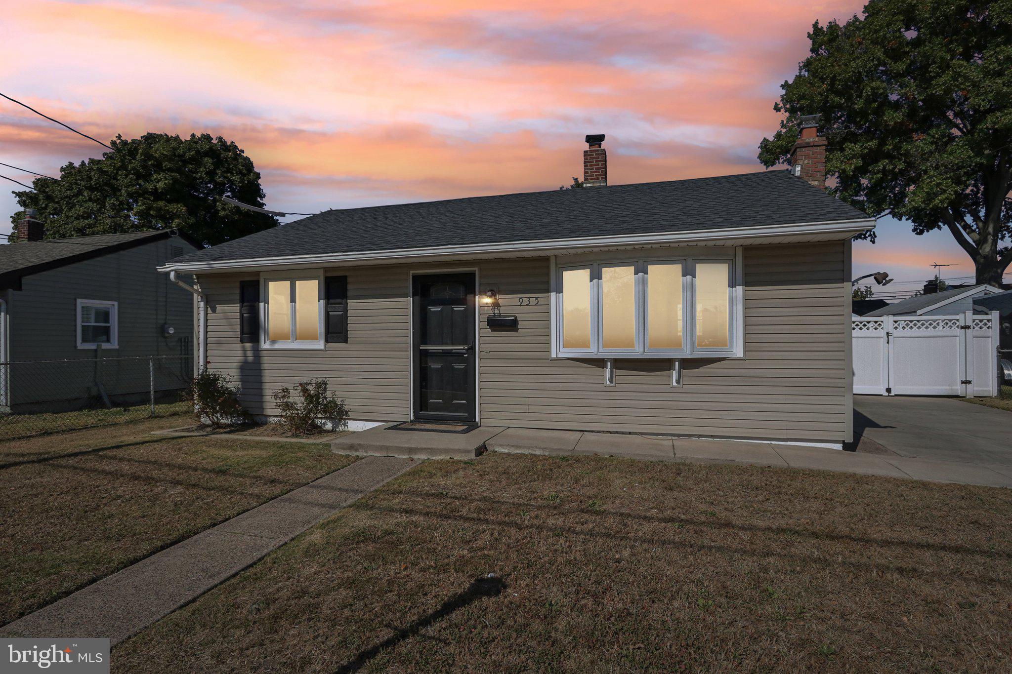 a front view of house with yard