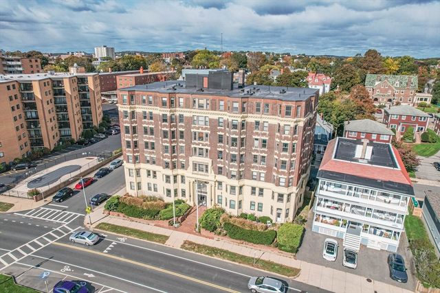 $220,000 | 285 Lynn Shore Drive, Unit 502 | Diamond District