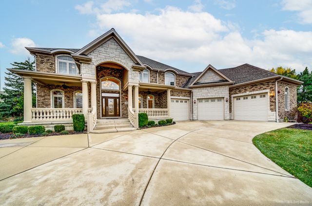 $1,899,000 | 406 Royal Glen Court | York Township - DuPage County