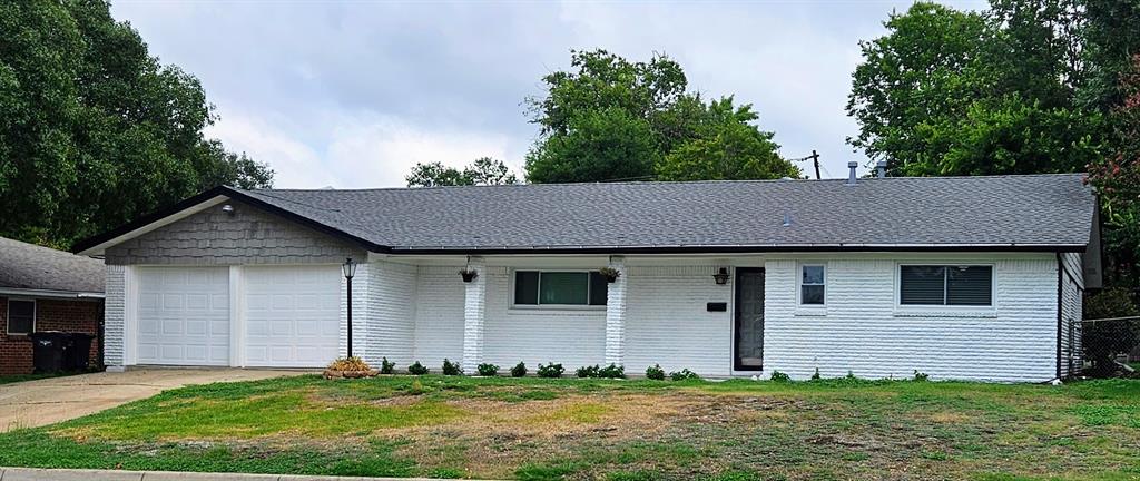 a house that is sitting in the grass