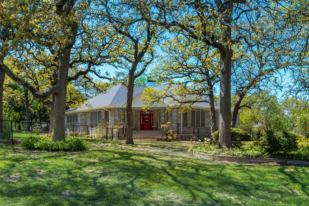 a view of a house with yard and tree s